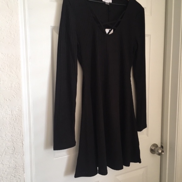 SALE ENDS 1/12 🛍 Skater Dress - Picture 3 of 6